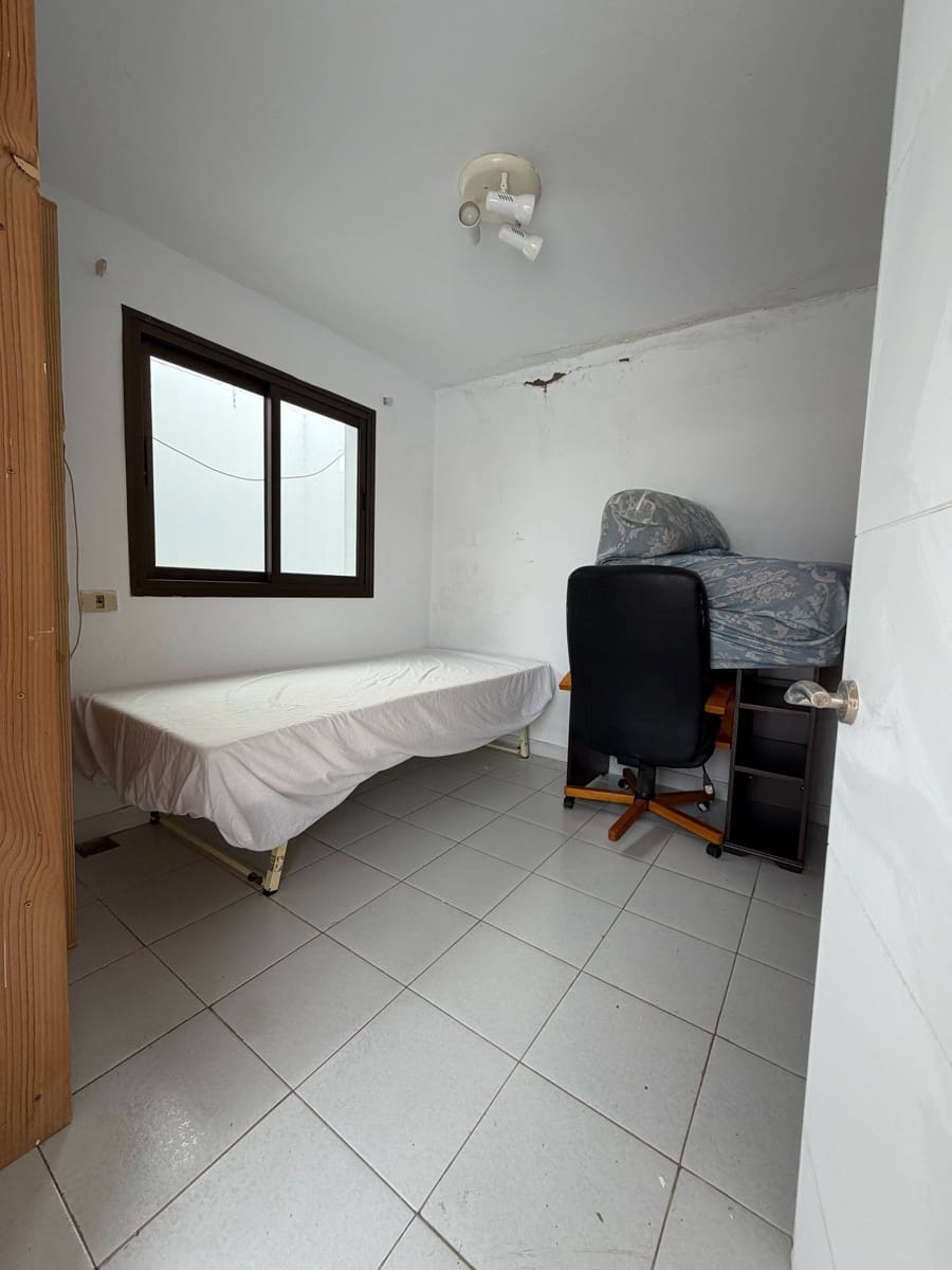 5 soverom Hus til salgs i Telde med garasje - € 305 000 (Ref: 9758974)