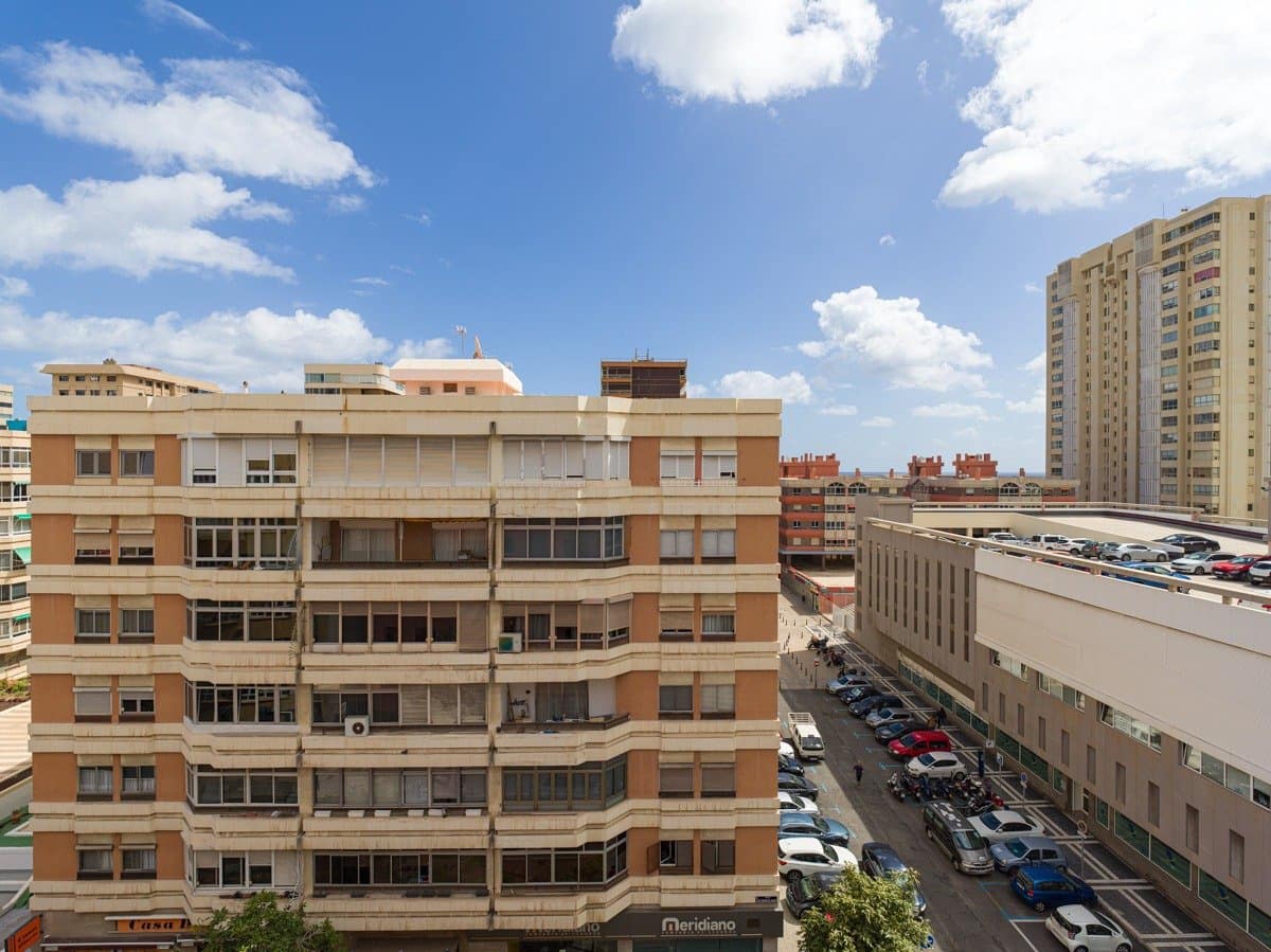 3 makuuhuone Asunto vuokrattavana paikassa Las Palmas de Gran Canaria mukana 
autotalli - 1 300 € (Ref: 9770672)