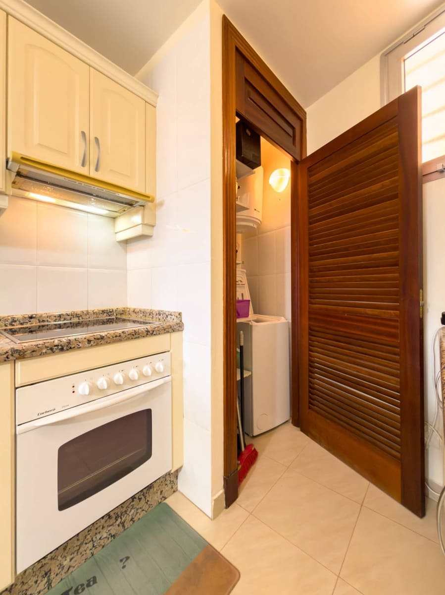 2 soverom Leilighet til salgs i Playa Paraiso med svømmebasseng garasje - € 320 000 (Ref: 9780567)