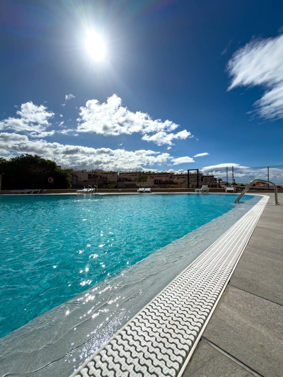 2 soverom Leilighet til salgs i Playa Paraiso med svømmebasseng garasje - € 320 000 (Ref: 9780567)