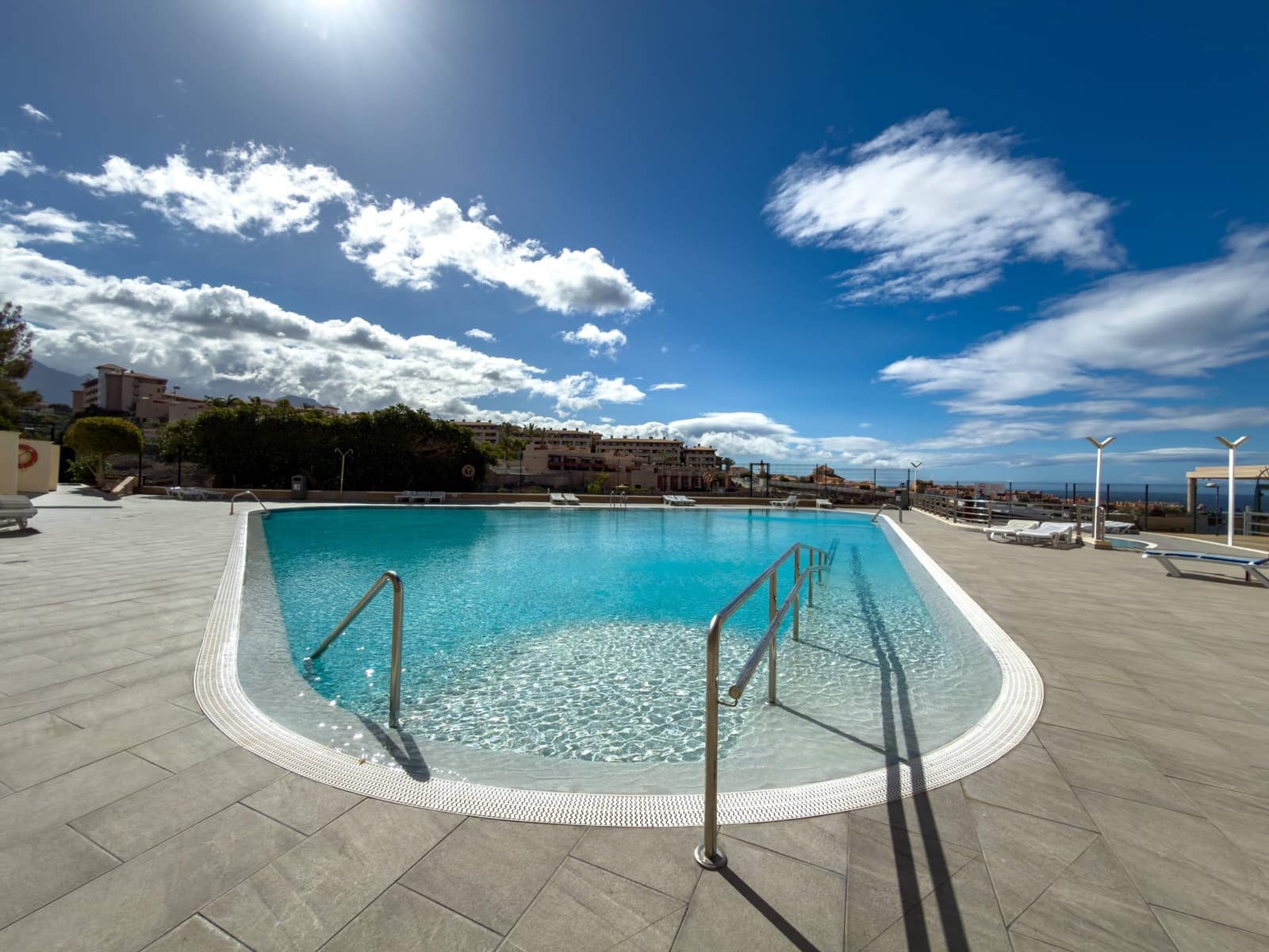 2 soverom Leilighet til salgs i Playa Paraiso med svømmebasseng garasje - € 320 000 (Ref: 9780567)