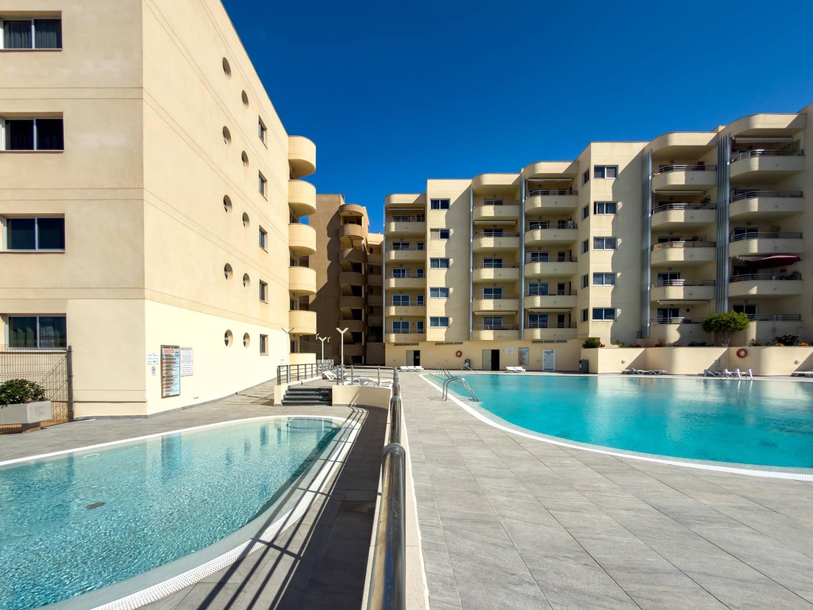 2 soverom Leilighet til salgs i Playa Paraiso med svømmebasseng garasje - € 320 000 (Ref: 9780567)