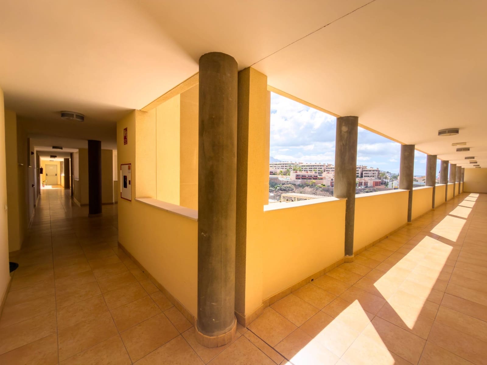 2 soverom Leilighet til salgs i Playa Paraiso med svømmebasseng garasje - € 320 000 (Ref: 9780567)