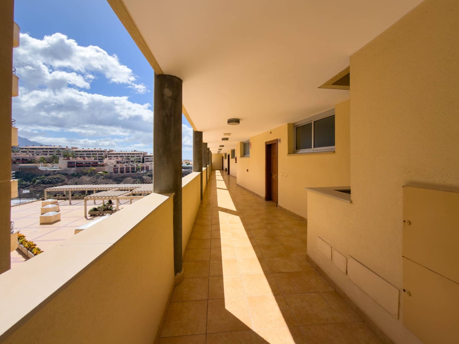 2 soverom Leilighet til salgs i Playa Paraiso med svømmebasseng garasje - € 320 000 (Ref: 9780567)