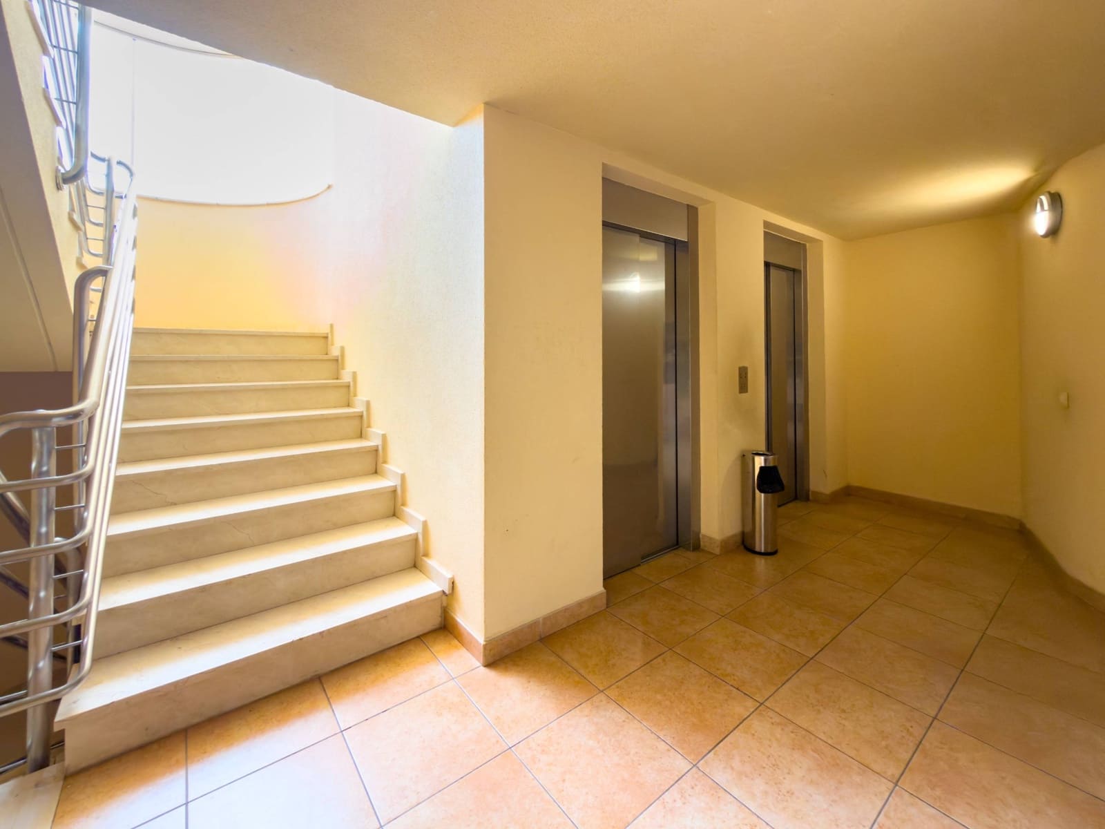 2 soverom Leilighet til salgs i Playa Paraiso med svømmebasseng garasje - € 320 000 (Ref: 9780567)