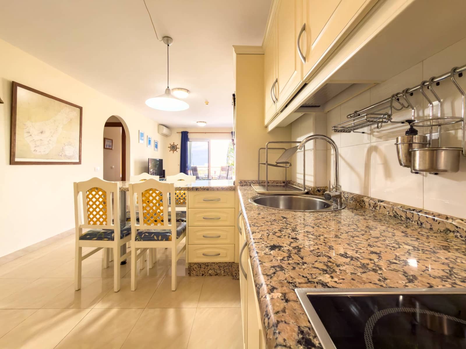 2 soverom Leilighet til salgs i Playa Paraiso med svømmebasseng garasje - € 320 000 (Ref: 9780567)