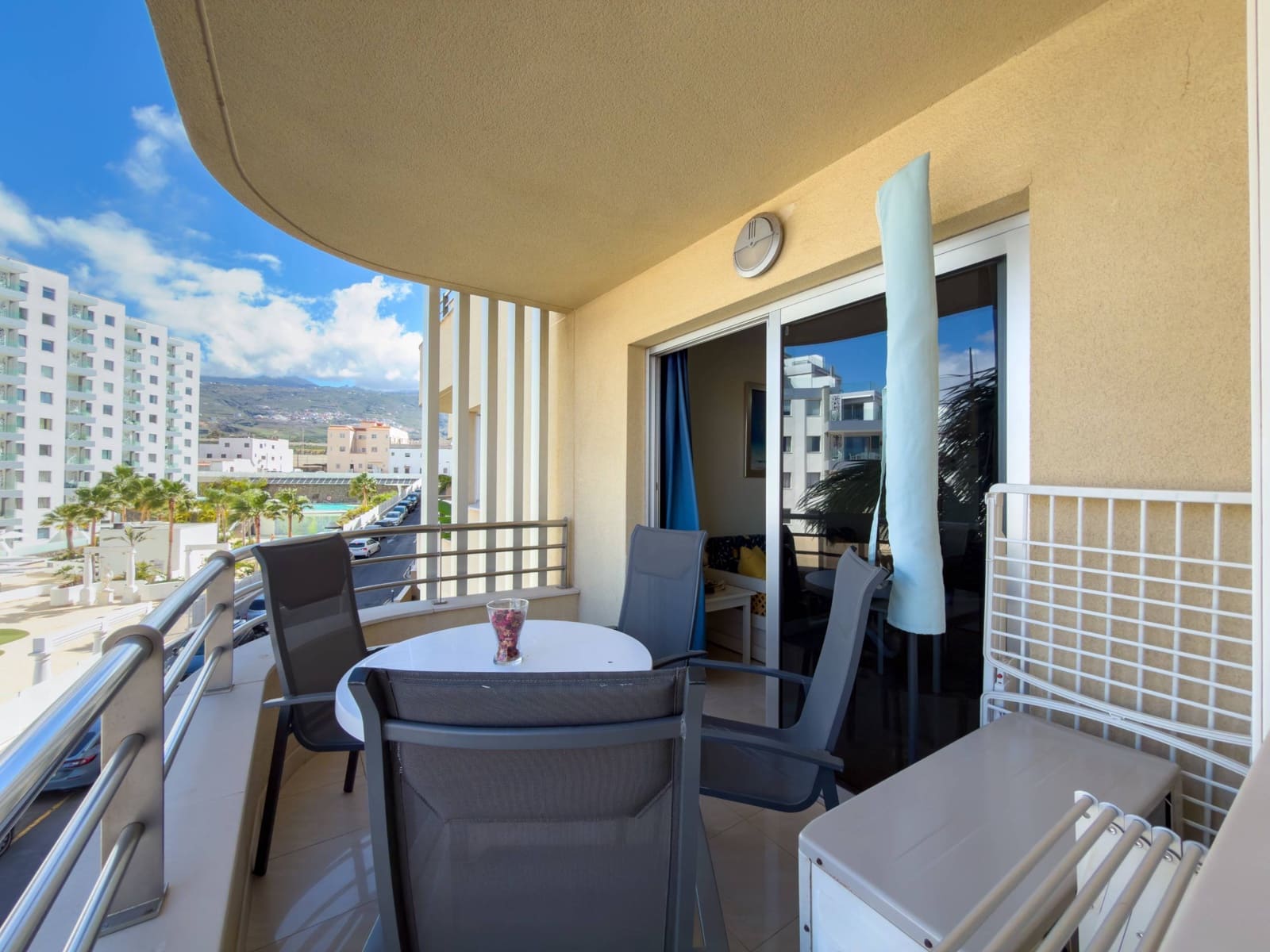 2 soverom Leilighet til salgs i Playa Paraiso med svømmebasseng garasje - € 320 000 (Ref: 9780567)