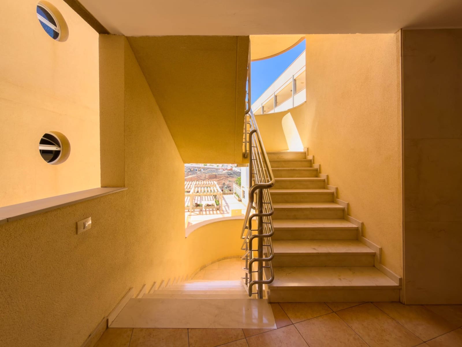 2 soverom Leilighet til salgs i Playa Paraiso med svømmebasseng garasje - € 320 000 (Ref: 9780567)