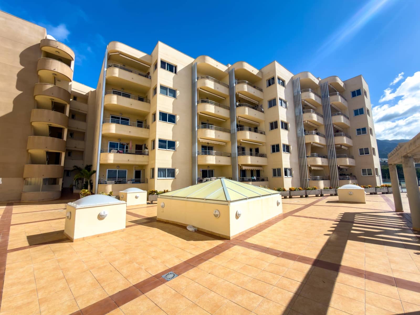 2 soverom Leilighet til salgs i Playa Paraiso med svømmebasseng garasje - € 320 000 (Ref: 9780567)