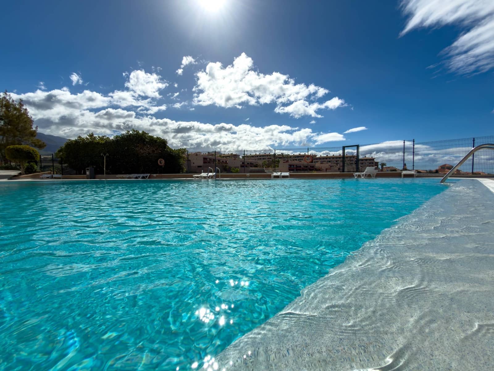 2 soverom Leilighet til salgs i Playa Paraiso med svømmebasseng garasje - € 320 000 (Ref: 9780567)