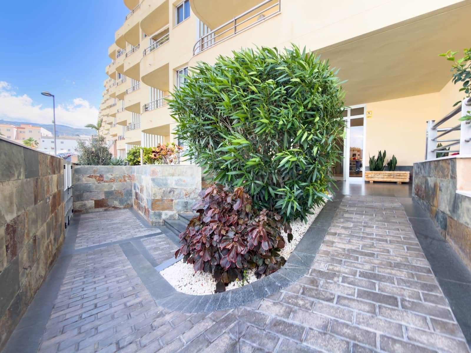 2 soverom Leilighet til salgs i Playa Paraiso med svømmebasseng garasje - € 320 000 (Ref: 9780567)