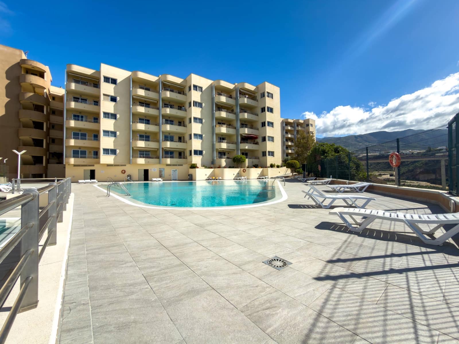 2 soverom Leilighet til salgs i Playa Paraiso med svømmebasseng garasje - € 320 000 (Ref: 9780567)