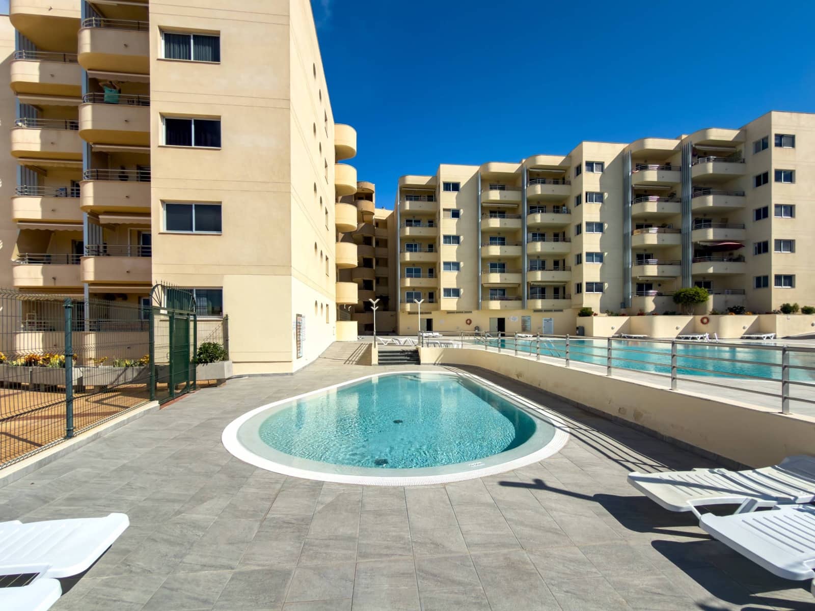 2 soverom Leilighet til salgs i Playa Paraiso med svømmebasseng garasje - € 320 000 (Ref: 9780567)