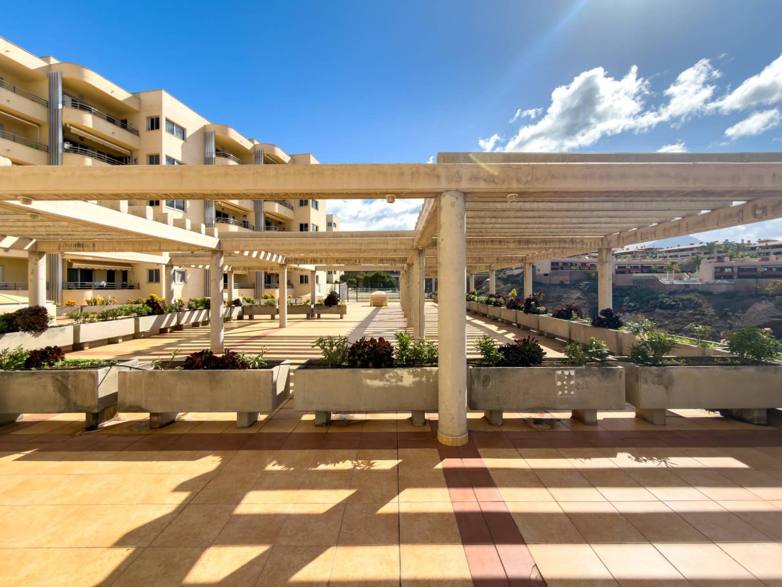 2 soverom Leilighet til salgs i Playa Paraiso med svømmebasseng garasje - € 320 000 (Ref: 9780567)