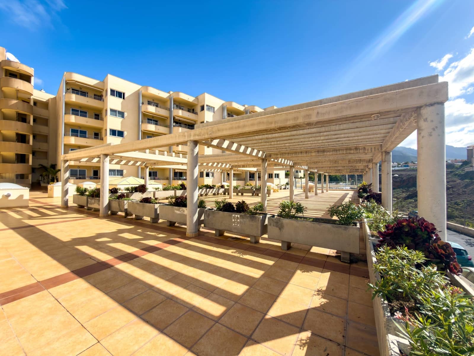 2 soverom Leilighet til salgs i Playa Paraiso med svømmebasseng garasje - € 320 000 (Ref: 9780567)