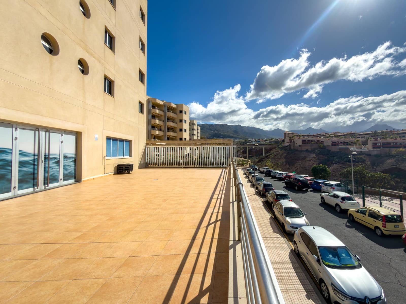 2 soverom Leilighet til salgs i Playa Paraiso med svømmebasseng garasje - € 320 000 (Ref: 9780567)