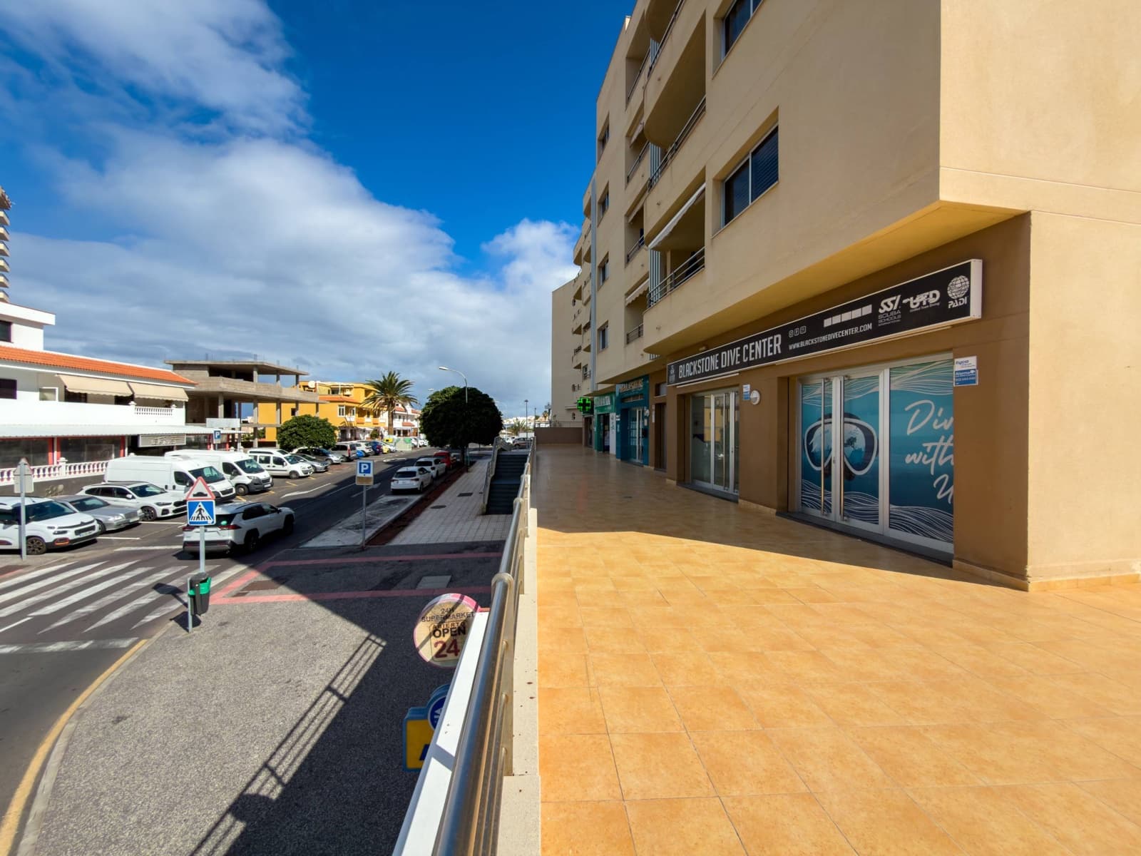 2 soverom Leilighet til salgs i Playa Paraiso med svømmebasseng garasje - € 320 000 (Ref: 9780567)