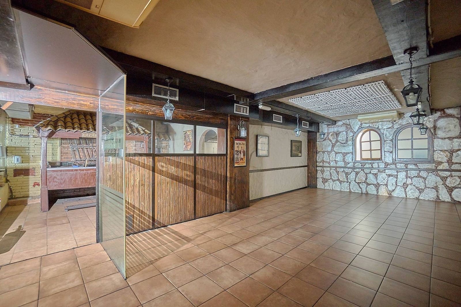 Commercial for rent in Las Palmas de Gran Canaria - € 2,700 (Ref: 9788405)