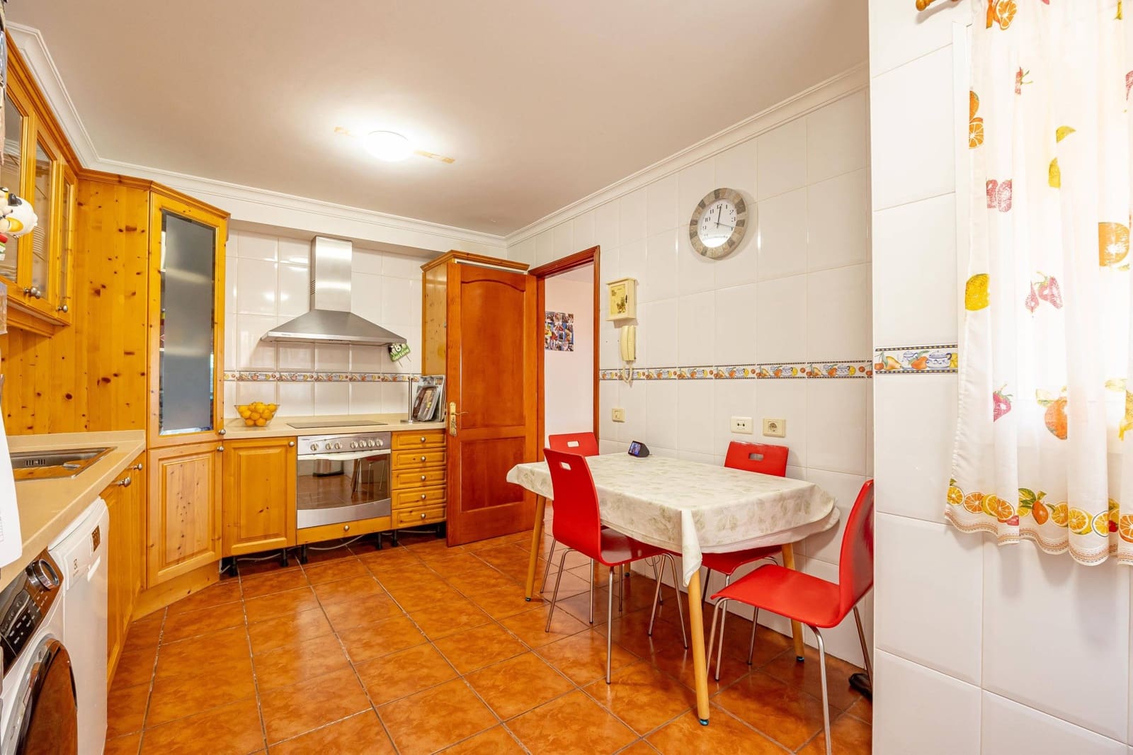 4 bedroom Apartment for sale in Las Palmas de Gran Canaria with garage - € 360,000 (Ref: 9797115)