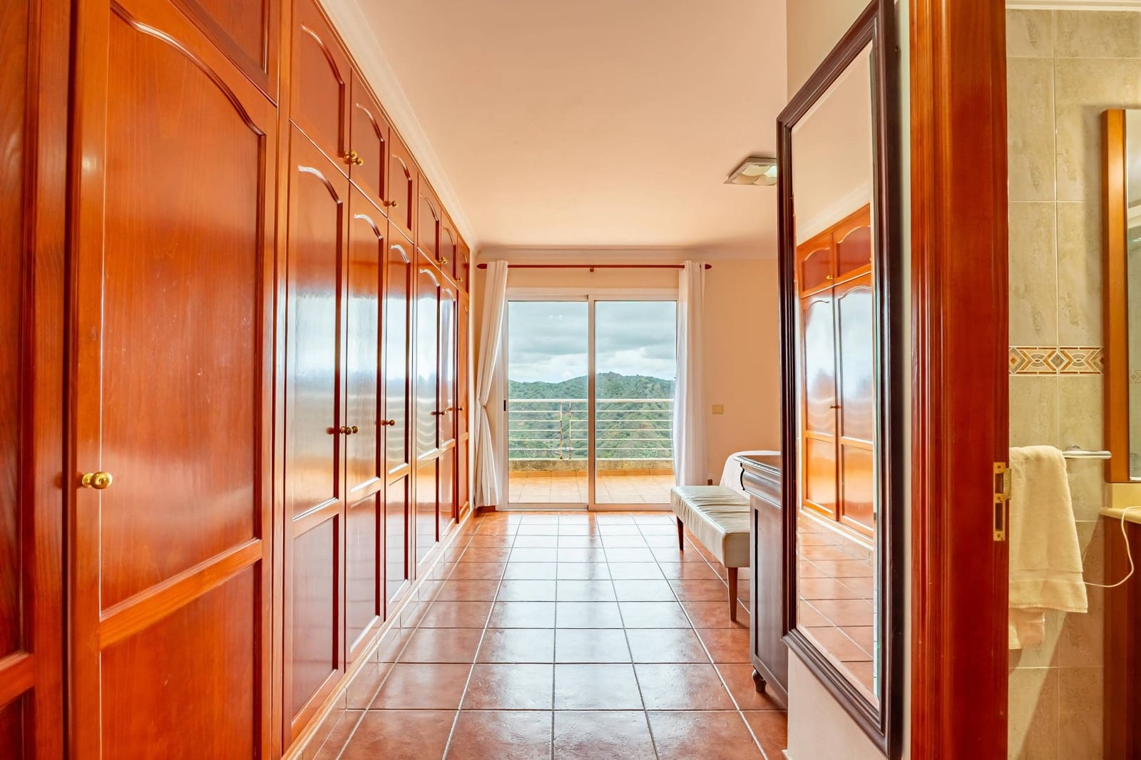 4 bedroom Apartment for sale in Las Palmas de Gran Canaria with garage - € 360,000 (Ref: 9797115)