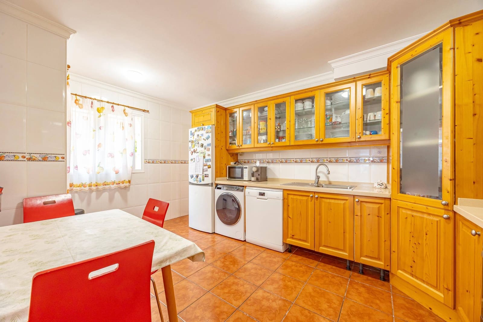 4 bedroom Apartment for sale in Las Palmas de Gran Canaria with garage - € 360,000 (Ref: 9797115)