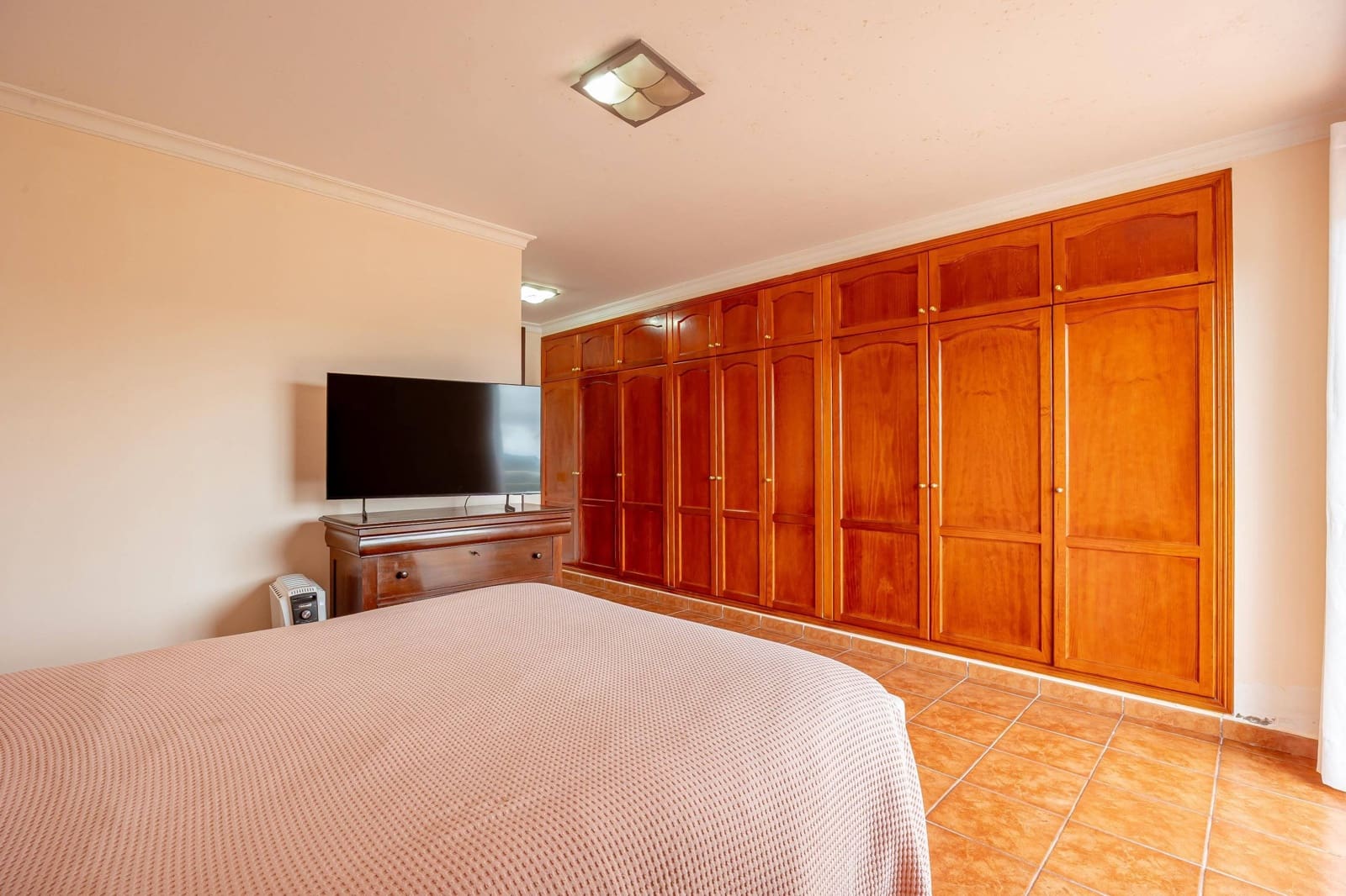 4 bedroom Apartment for sale in Las Palmas de Gran Canaria with garage - € 360,000 (Ref: 9797115)