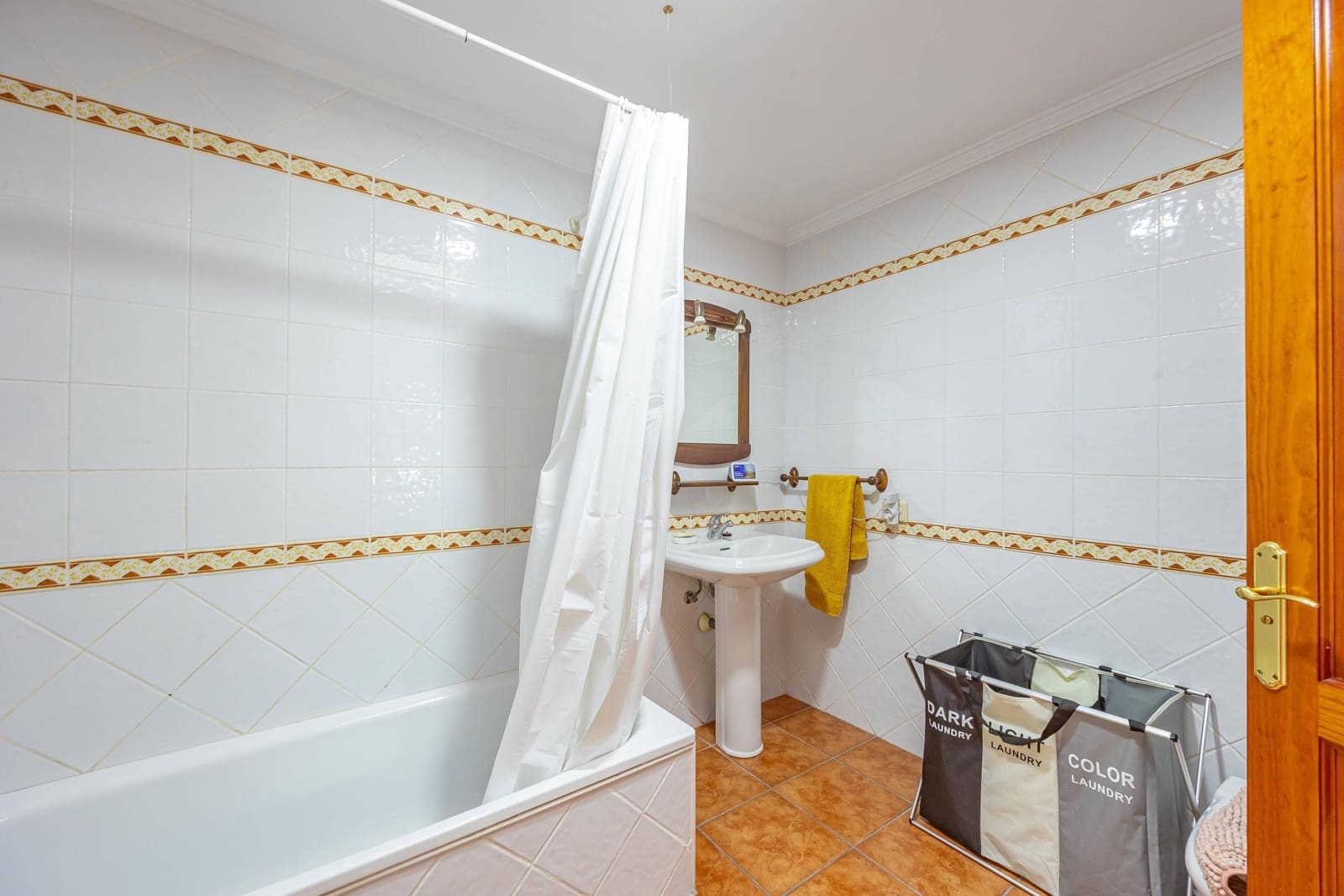 4 bedroom Apartment for sale in Las Palmas de Gran Canaria with garage - € 360,000 (Ref: 9797115)