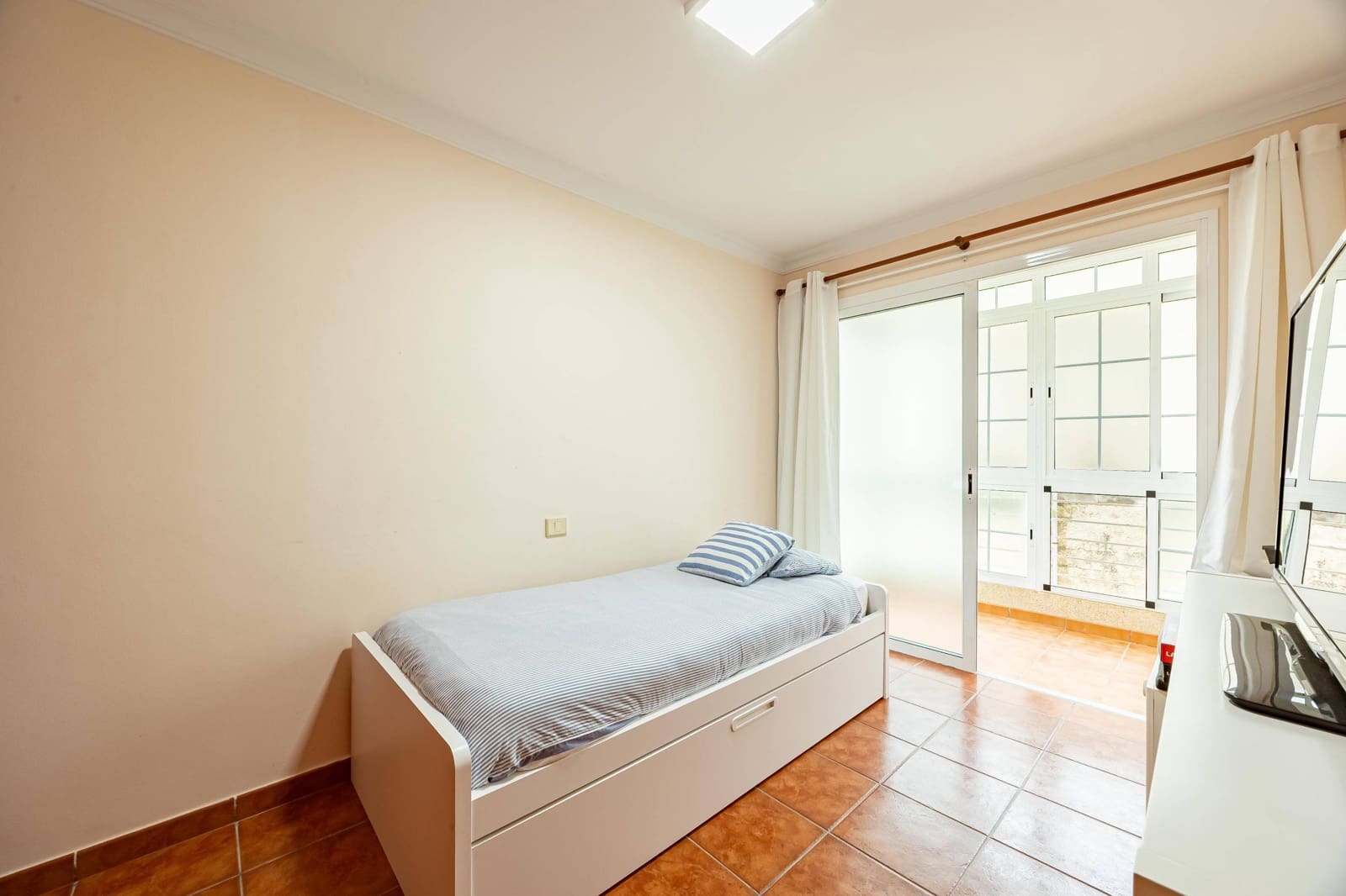 4 bedroom Apartment for sale in Las Palmas de Gran Canaria with garage - € 360,000 (Ref: 9797115)