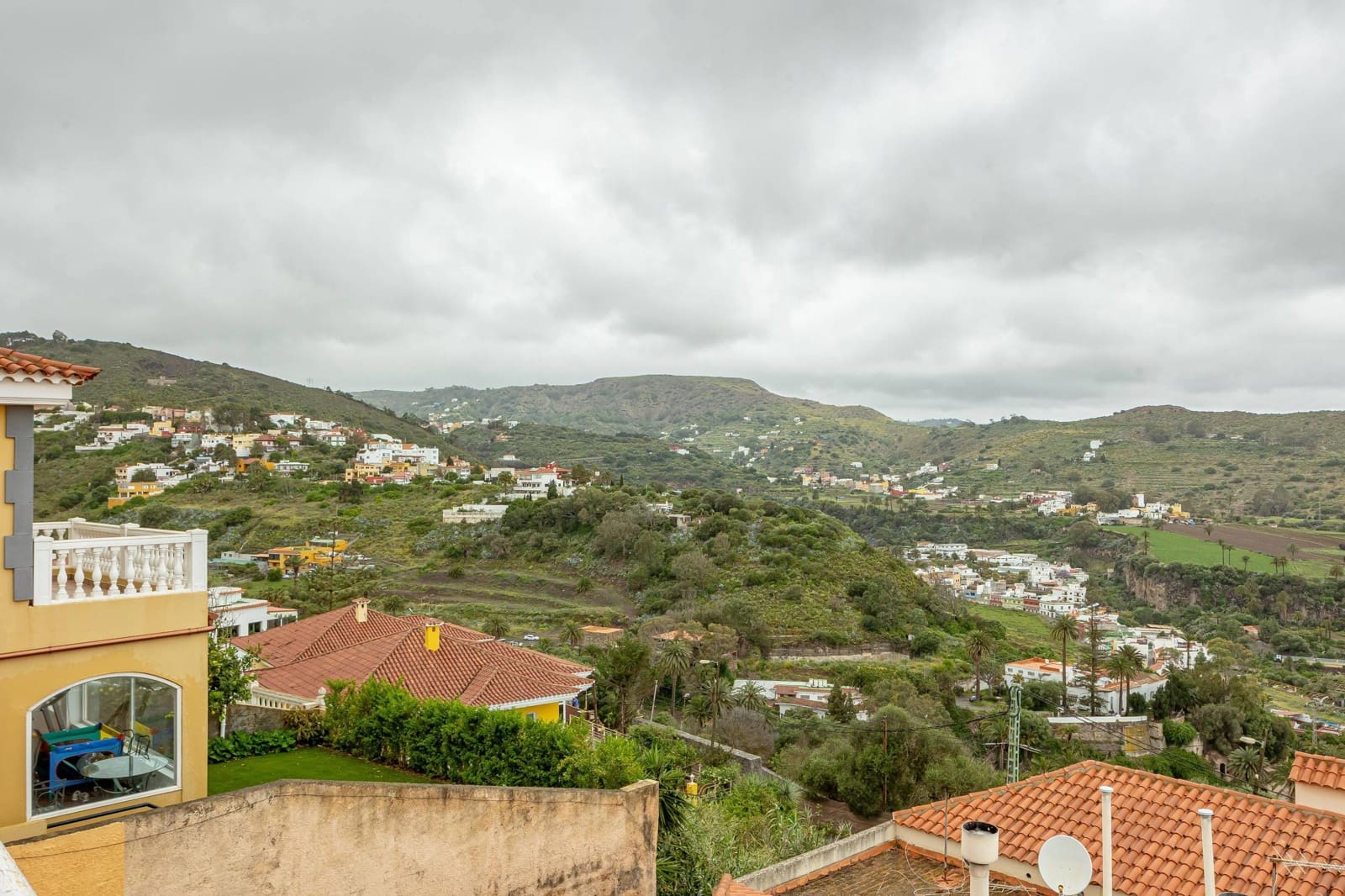 4 bedroom Apartment for sale in Las Palmas de Gran Canaria with garage - € 360,000 (Ref: 9797115)
