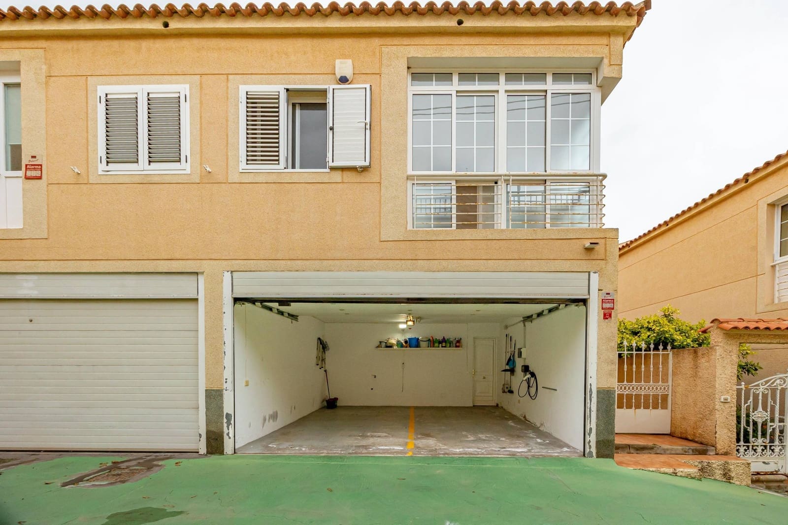 5 bedroom Apartment for sale in Las Palmas de Gran Canaria with garage - € 360,000 (Ref: 9797115)