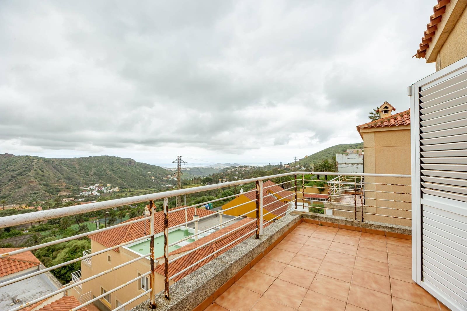 5 bedroom Apartment for sale in Las Palmas de Gran Canaria with garage - € 360,000 (Ref: 9797115)