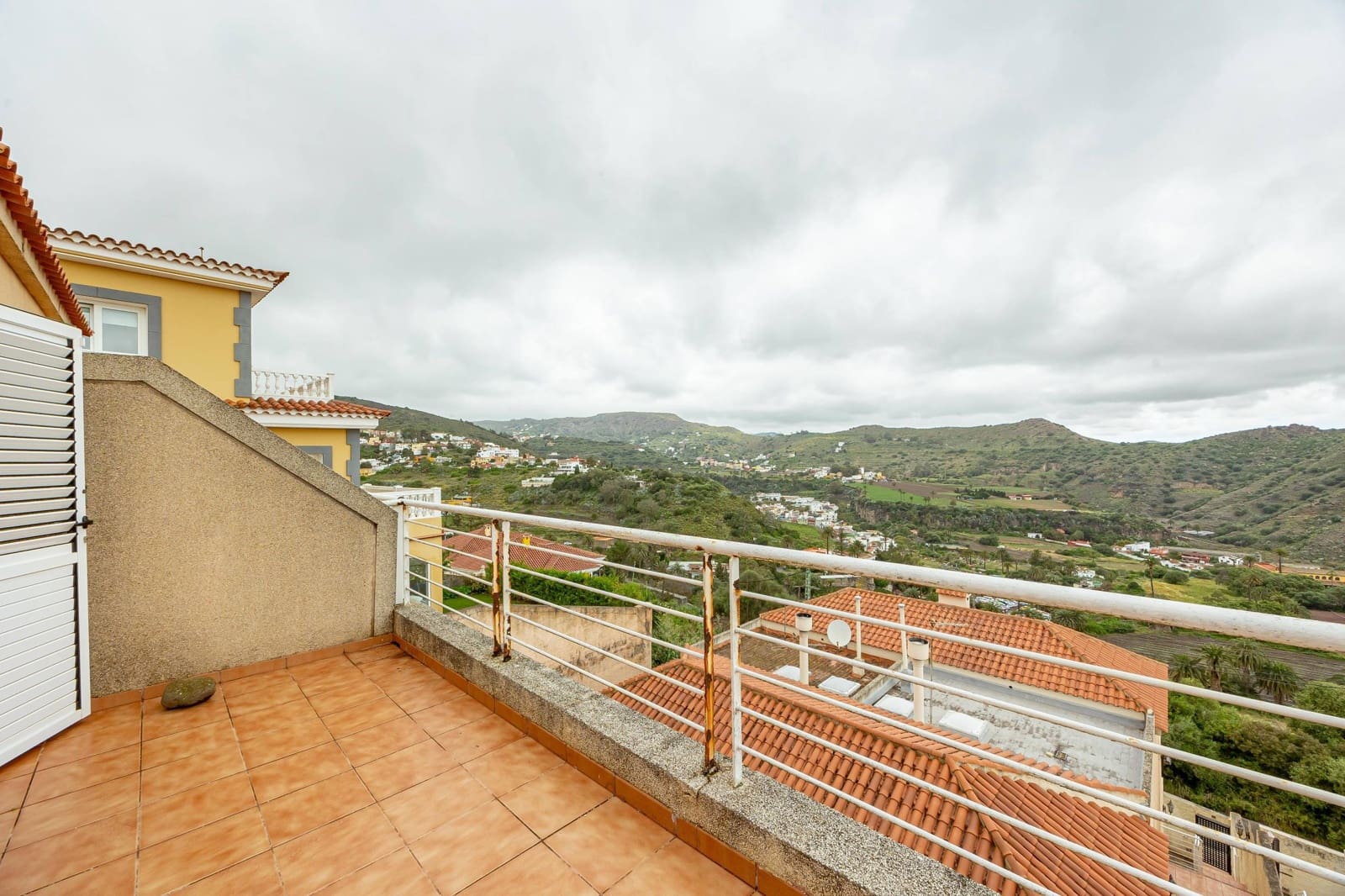 5 bedroom Apartment for sale in Las Palmas de Gran Canaria with garage - € 360,000 (Ref: 9797115)