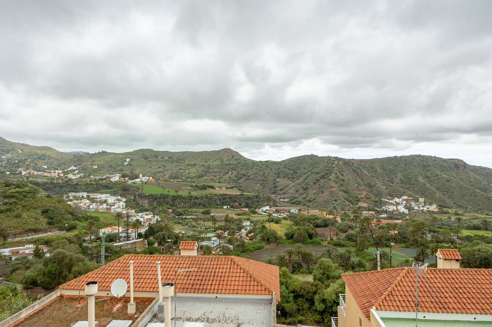 5 bedroom Apartment for sale in Las Palmas de Gran Canaria with garage - € 360,000 (Ref: 9797115)