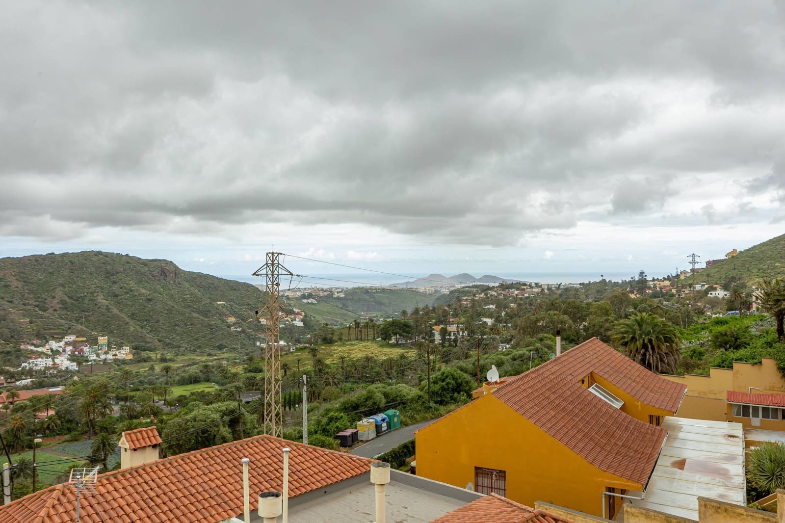 5 bedroom Apartment for sale in Las Palmas de Gran Canaria with garage - € 360,000 (Ref: 9797115)