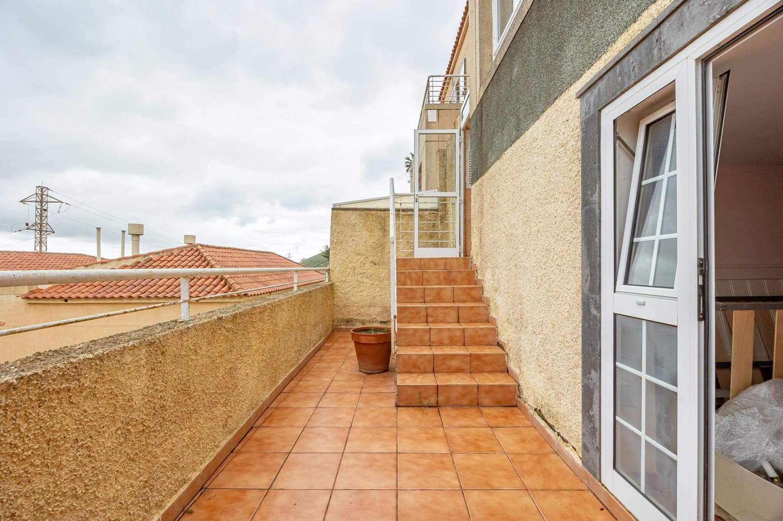 5 bedroom Apartment for sale in Las Palmas de Gran Canaria with garage - € 360,000 (Ref: 9797115)