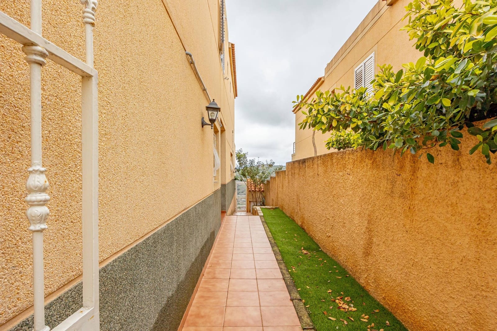 5 bedroom Apartment for sale in Las Palmas de Gran Canaria with garage - € 360,000 (Ref: 9797115)