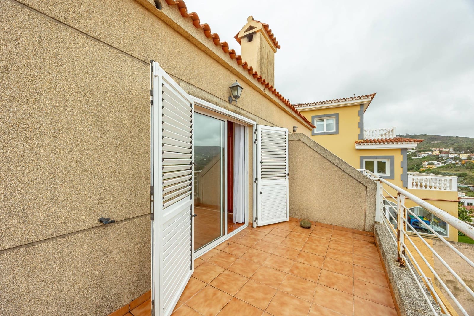 5 bedroom Apartment for sale in Las Palmas de Gran Canaria with garage - € 360,000 (Ref: 9797115)