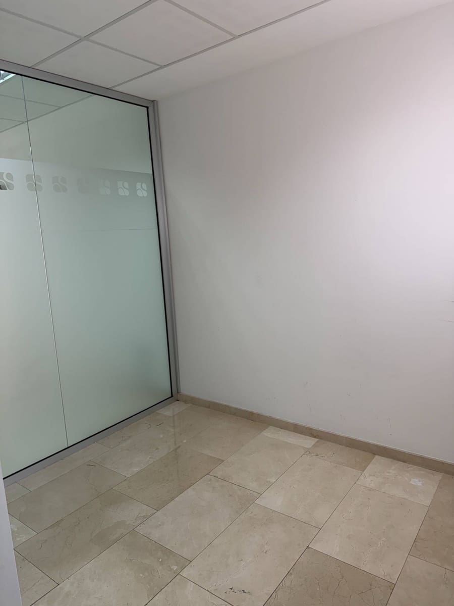 Oficina en Las Palmas de Gran Canaria en venta con garaje - 80.000 € (Ref: 9797116)