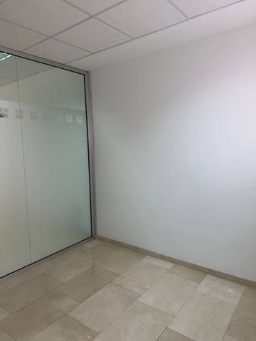 Oficina en Vegueta, Las Palmas de Gran Canaria en venta con garaje - 80.000 € (Ref: 9797116)