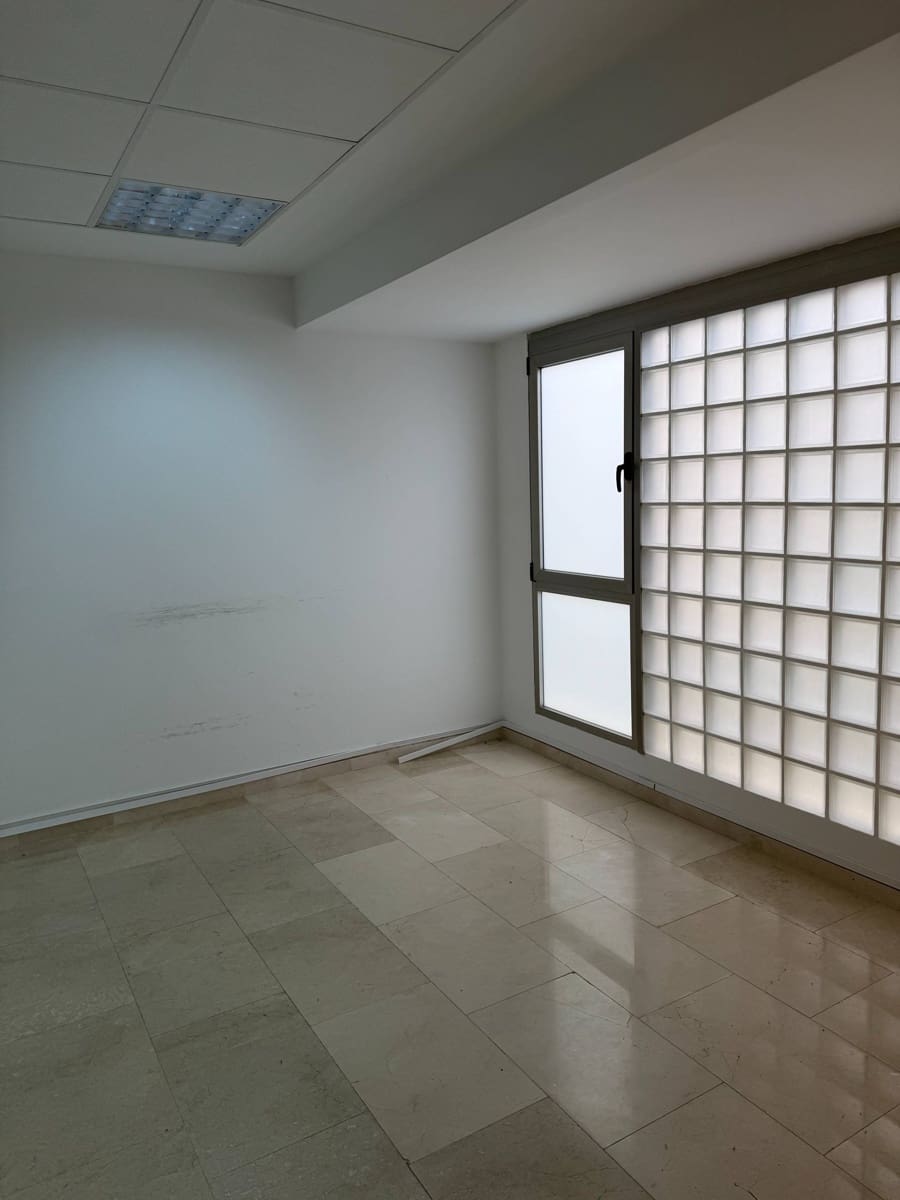 Oficina en Las Palmas de Gran Canaria en venta con garaje - 80.000 € (Ref: 9797116)