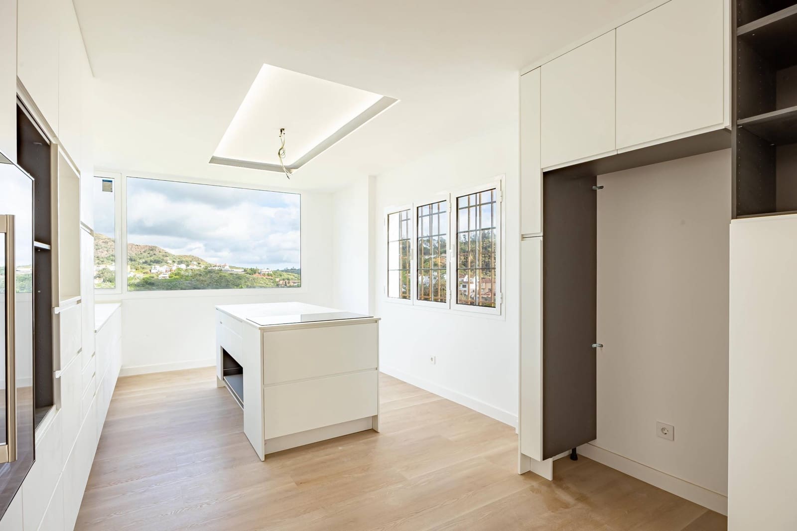 5 bedroom Villa for sale in Santa Brigida with garage - € 895,000 (Ref: 9804302)