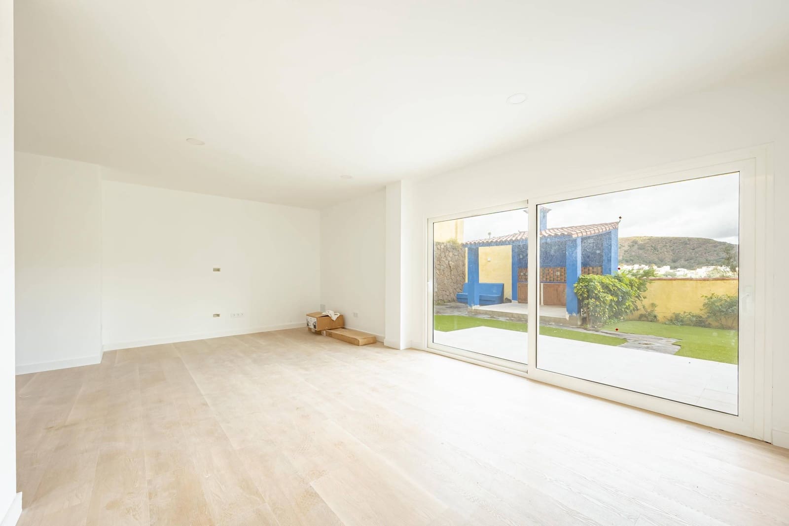 5 bedroom Villa for sale in Santa Brigida with garage - € 895,000 (Ref: 9804302)