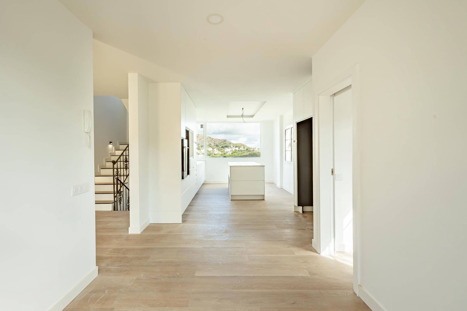 5 bedroom Villa for sale in Santa Brigida with garage - € 895,000 (Ref: 9804302)