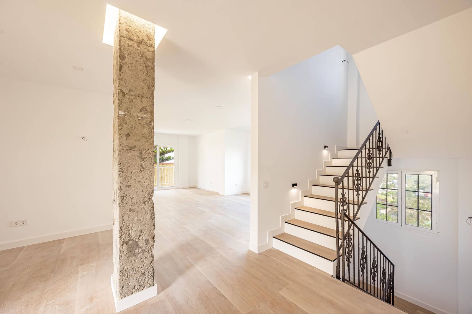 5 bedroom Villa for sale in Santa Brigida with garage - € 895,000 (Ref: 9804302)