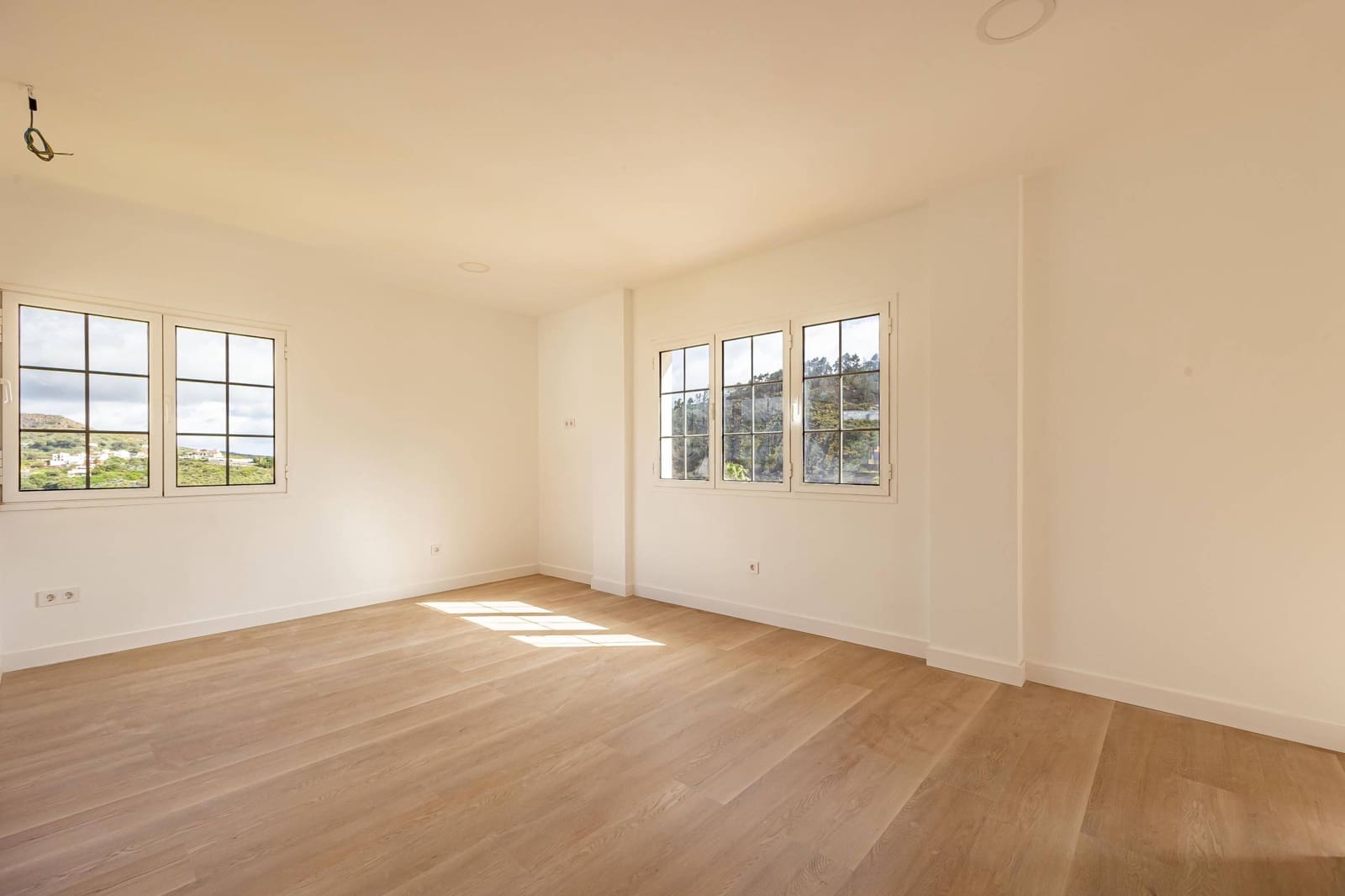 5 bedroom Villa for sale in Santa Brigida with garage - € 895,000 (Ref: 9804302)