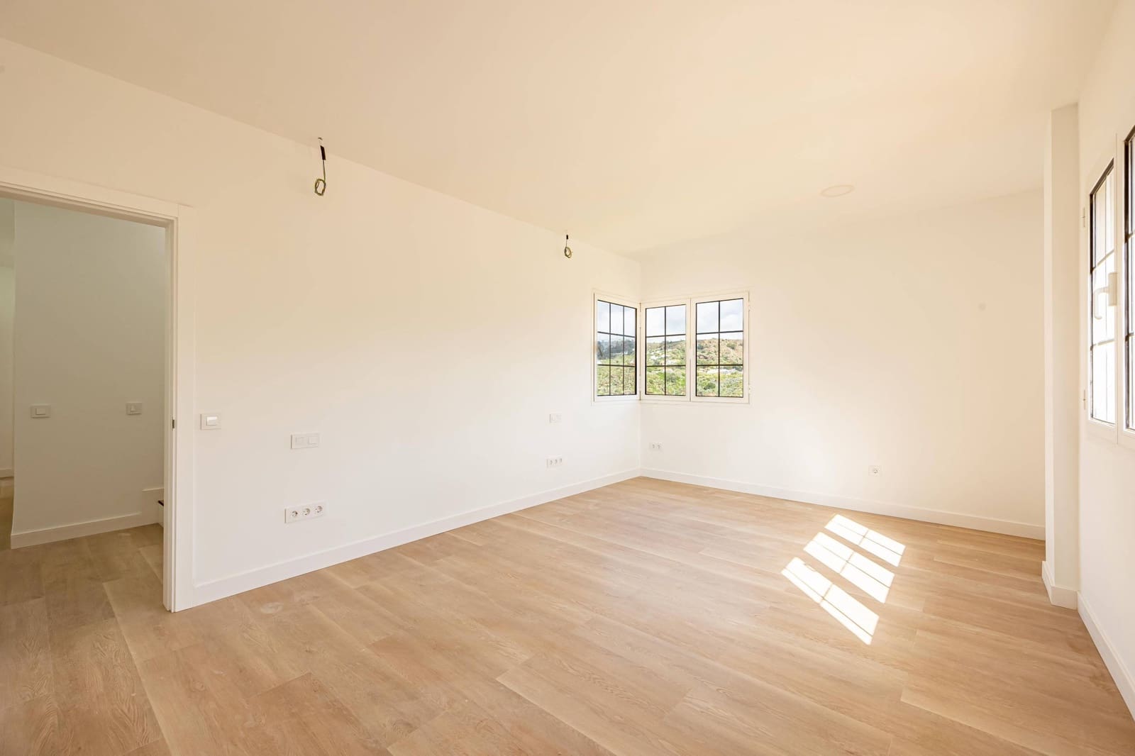 5 bedroom Villa for sale in Santa Brigida with garage - € 895,000 (Ref: 9804302)