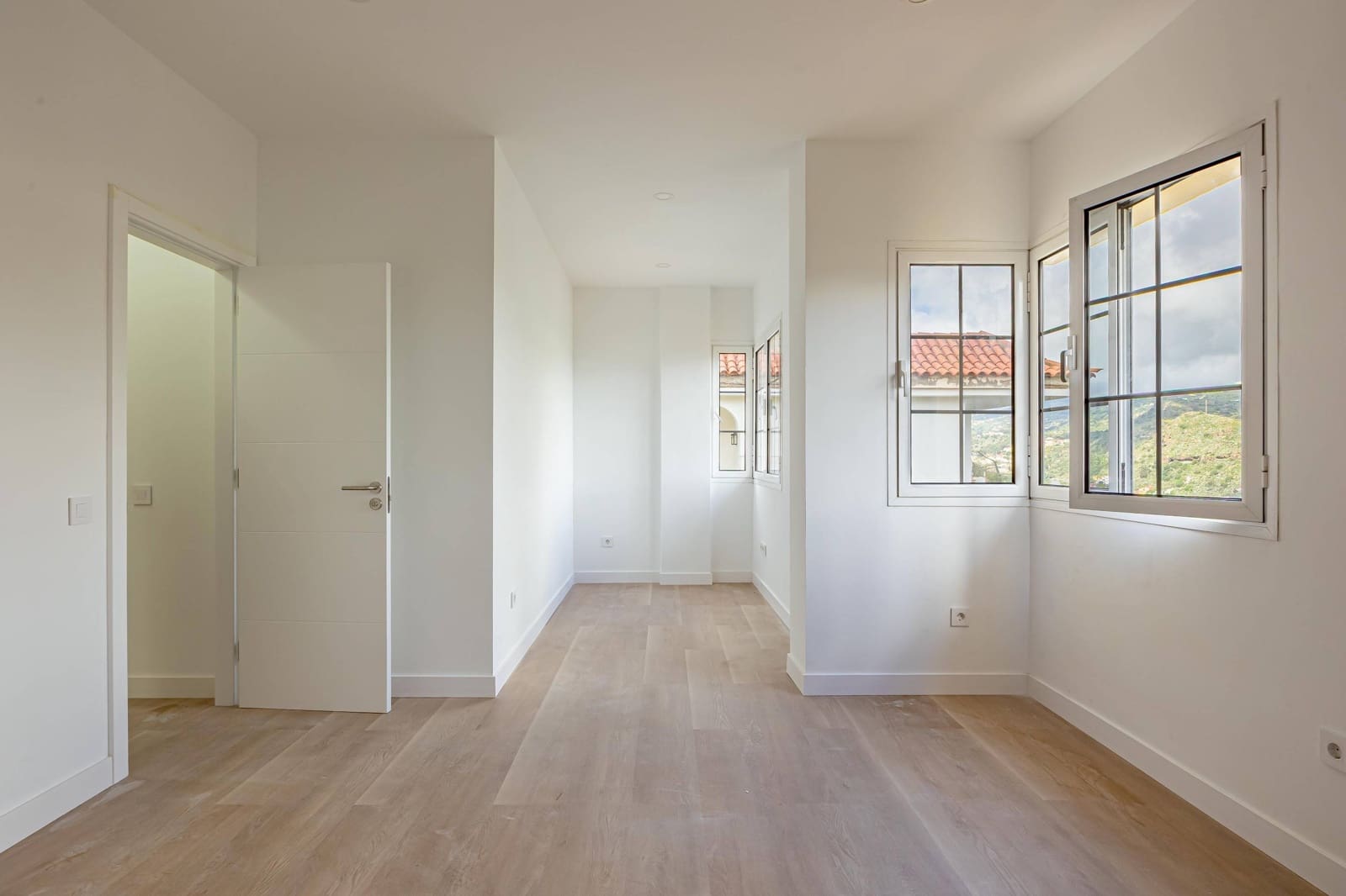 5 bedroom Villa for sale in Santa Brigida with garage - € 895,000 (Ref: 9804302)