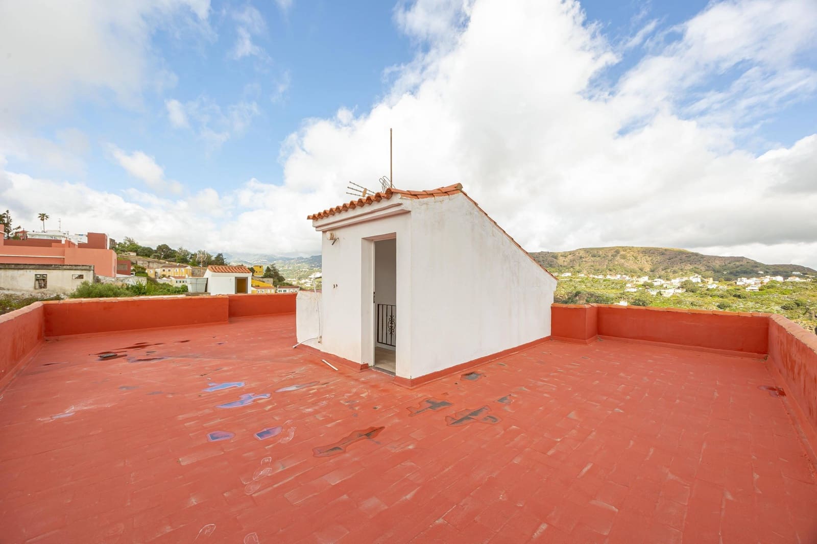 5 bedroom Villa for sale in Santa Brigida with garage - € 895,000 (Ref: 9804302)