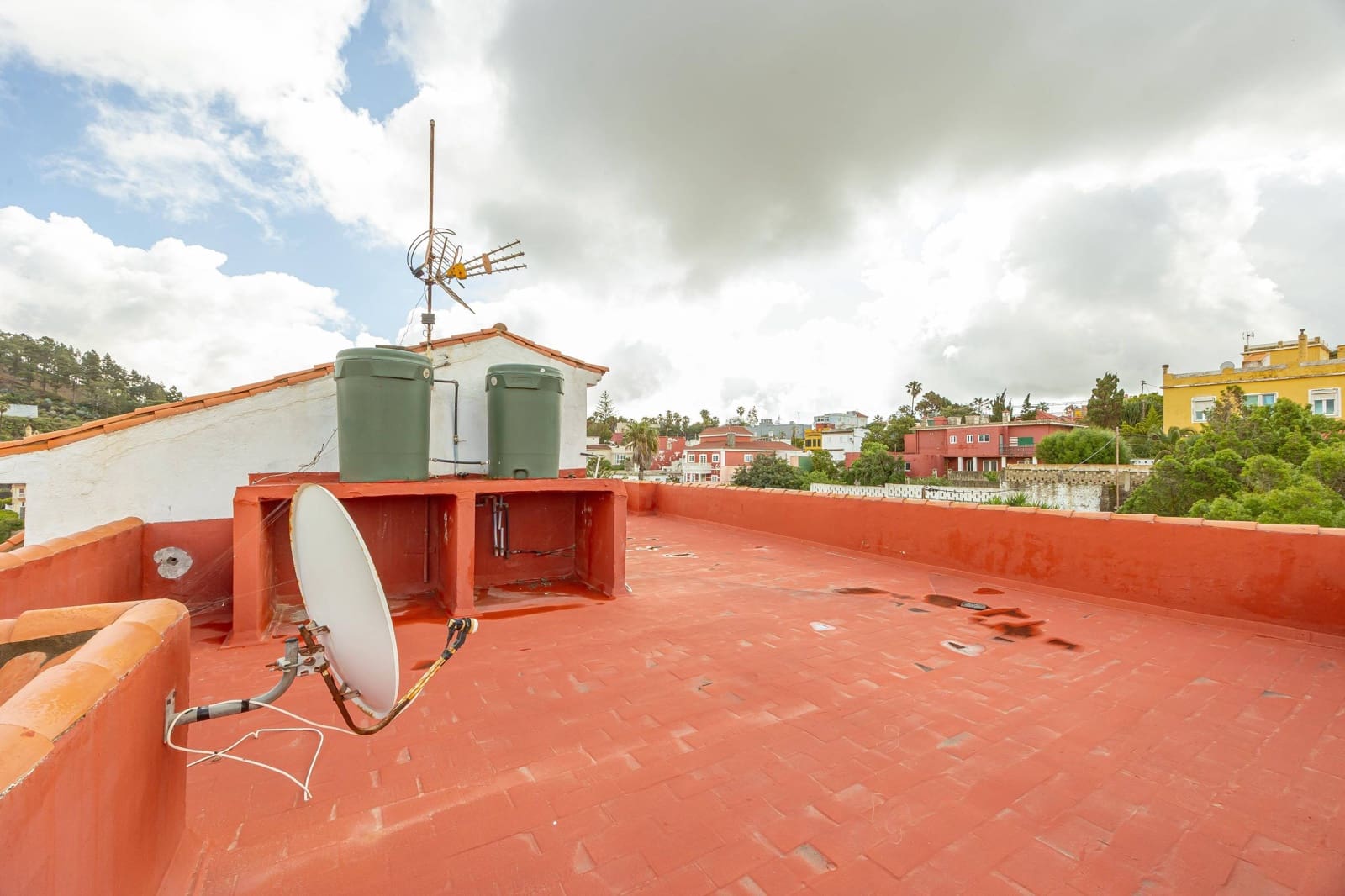 5 bedroom Villa for sale in Santa Brigida with garage - € 895,000 (Ref: 9804302)