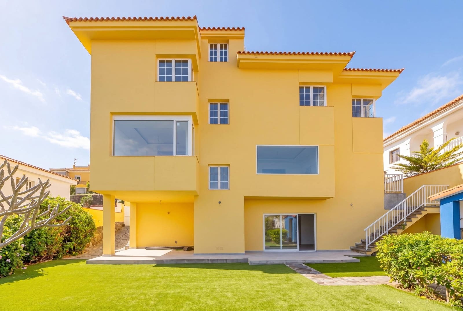 5 bedroom Villa for sale in Santa Brigida with garage - € 895,000 (Ref: 9804302)